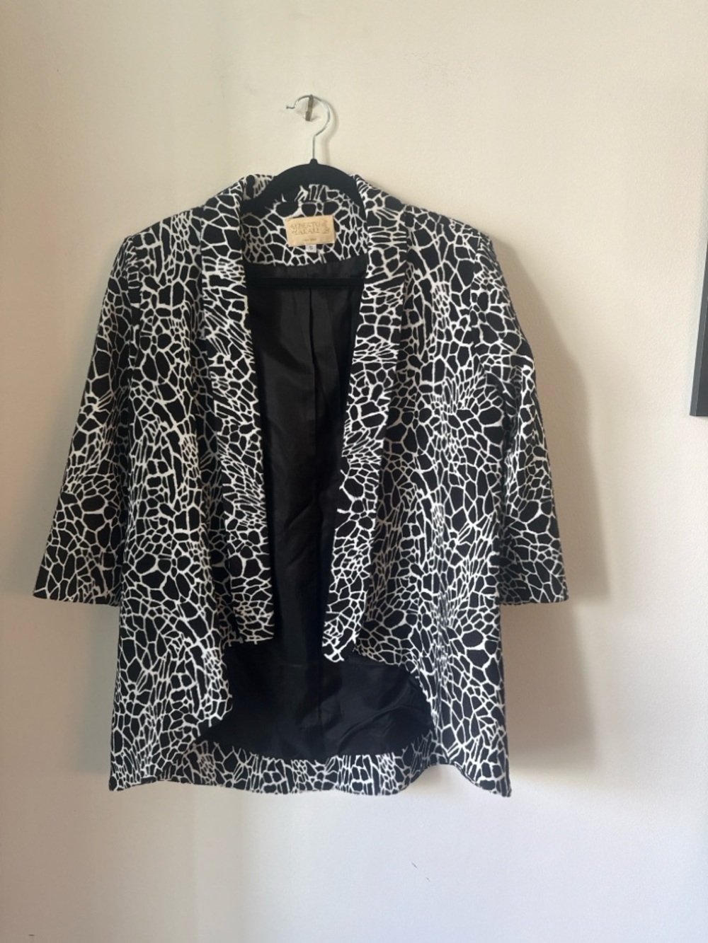Alberto Makali Black and White Abstract Open-Front Blazer